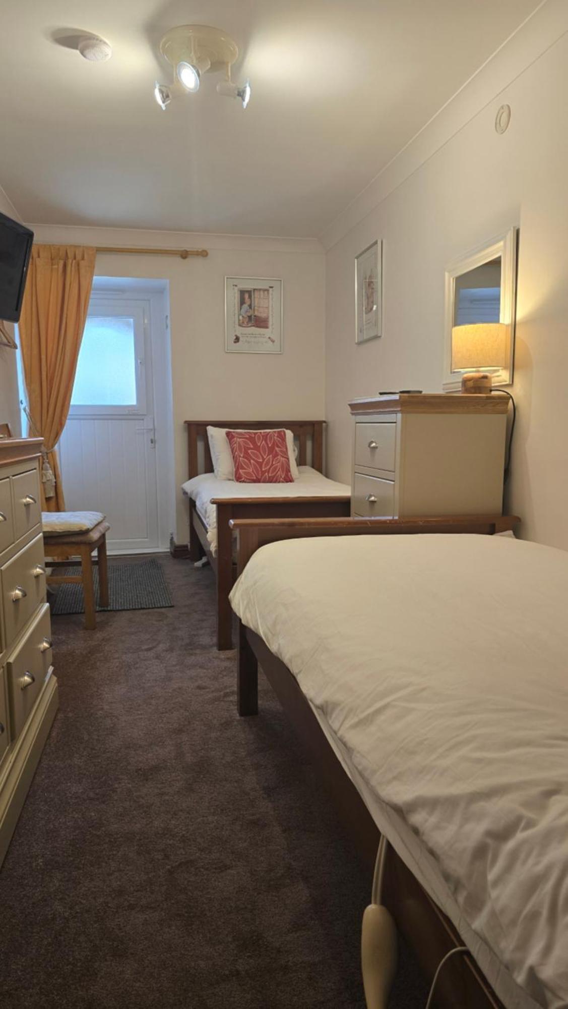 Lyndale Self-Catering Apartment Sleeps 4 温德米尔 外观 照片
